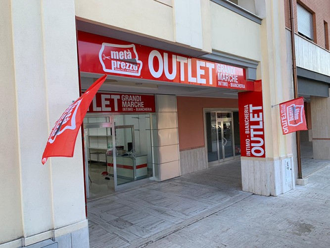 Allestimento esterno negozio