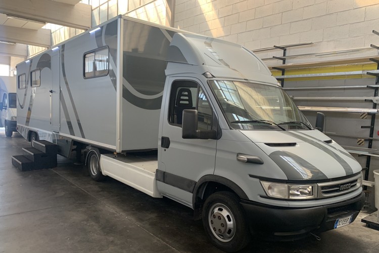 Wrapping caravan